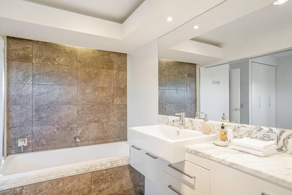 Fuller Holidays- Lot 7 - Byron Penthouse With Pool * Byron Bay